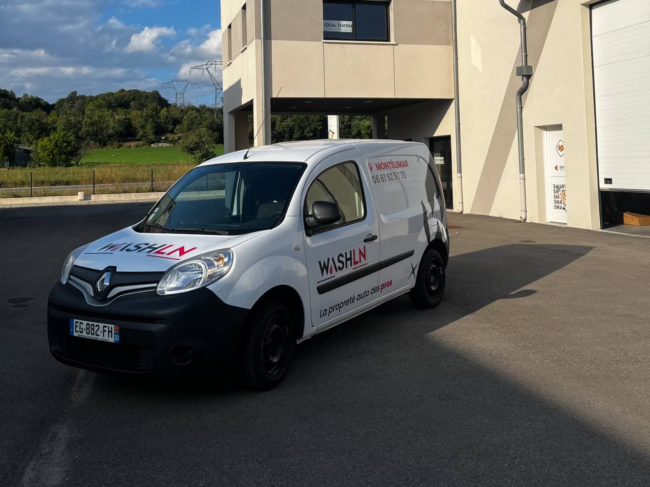 voiture de la société WASHLN