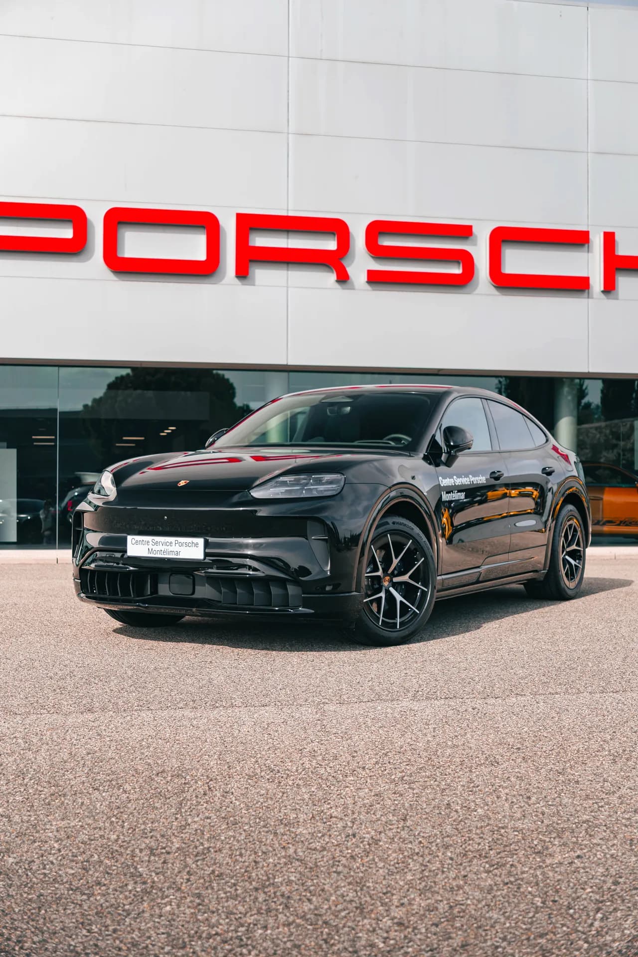 Porsche Macan noir après polissage et protection céramique